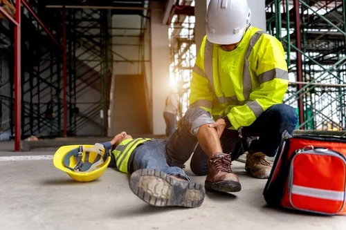 Trách nhiệm của doanh nghiệp đối với tai nạn của người lao động của doanh nghiệp khác ký hợp thuê khoán thực hiện công việc
