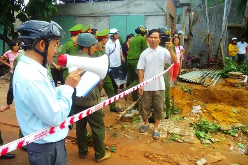 Tình huống về nhận quyết định cưỡng chế thu hồi đất
