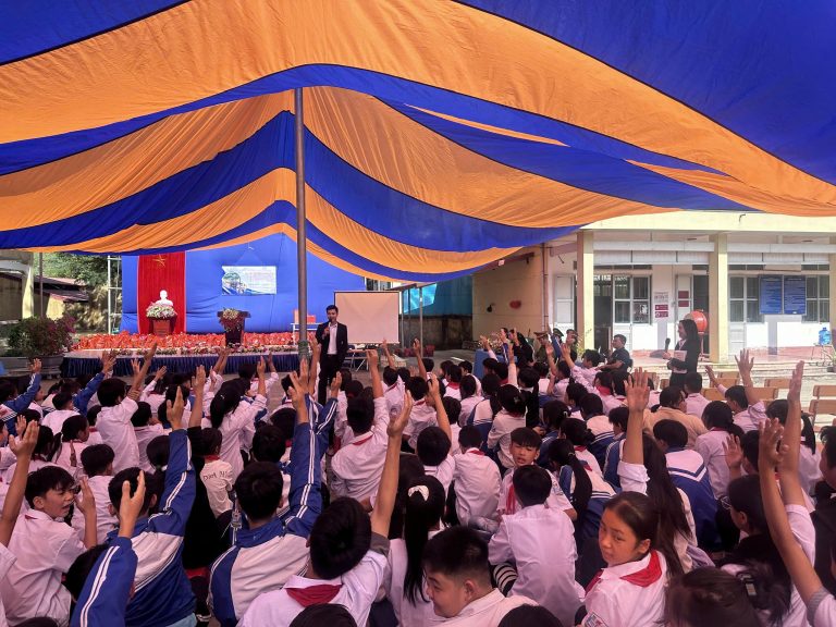 Chương trình trợ giúp pháp lý, tuyên truyền pháp luật và tặng quà tại Trường THCS Lê Quảng Ba, huyện Hà Quảng, tỉnh Cao Bằng