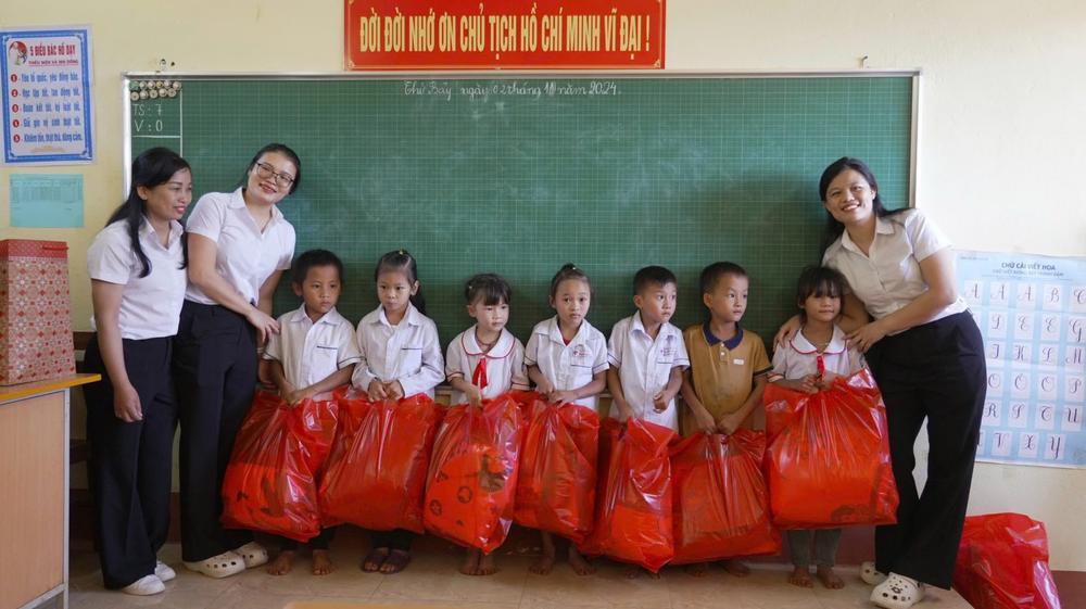 Chương trình trợ giúp pháp lý, tuyên truyền pháp luật và tặng quà tại Trường THCS Lê Quảng Ba, huyện Hà Quảng, tỉnh Cao Bằng