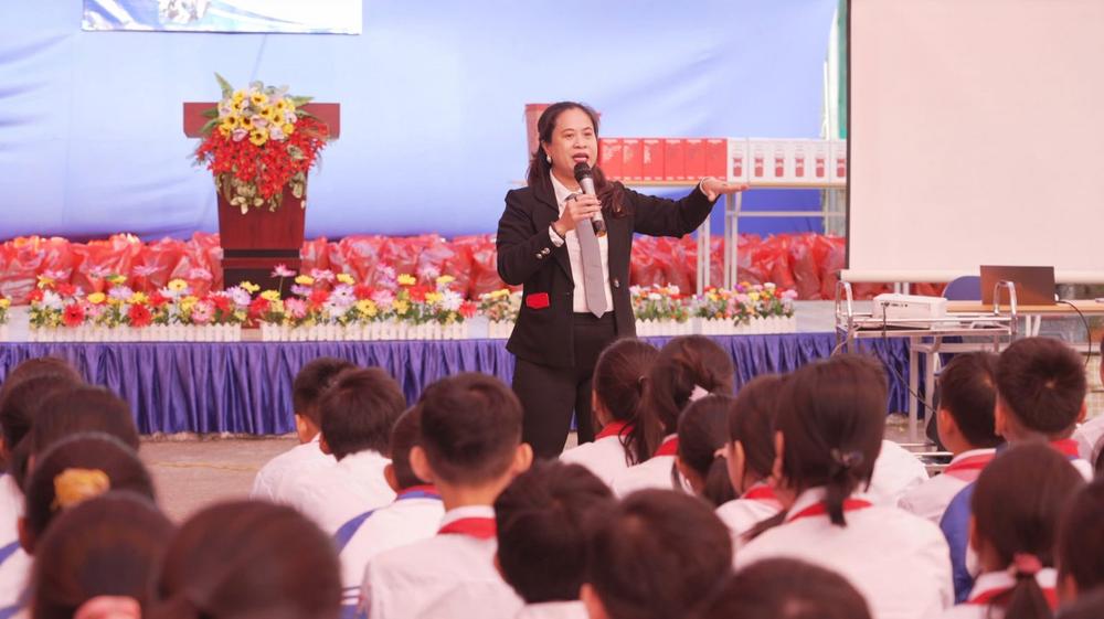 Chương trình trợ giúp pháp lý, tuyên truyền pháp luật và tặng quà tại Trường THCS Lê Quảng Ba, huyện Hà Quảng, tỉnh Cao Bằng