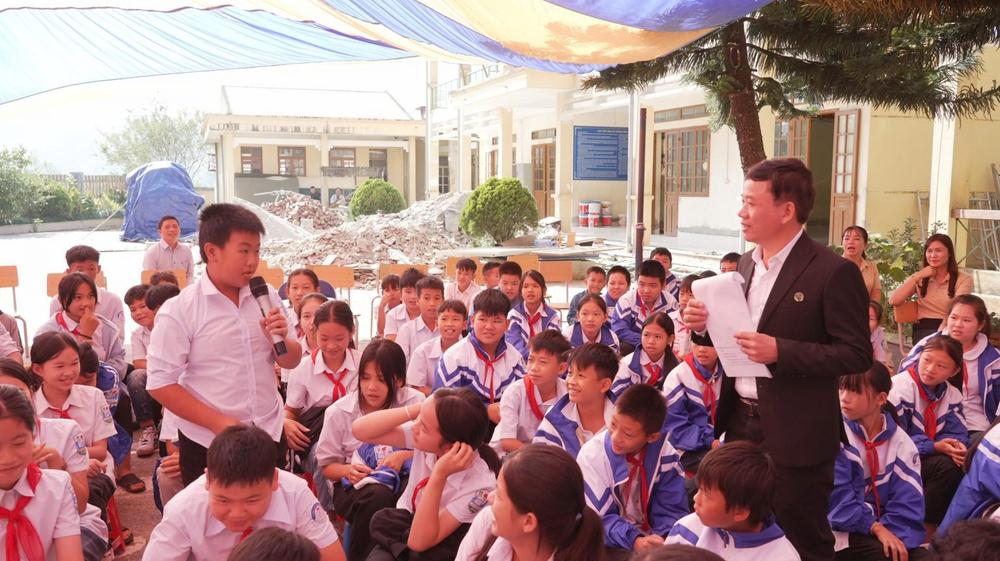 Chương trình trợ giúp pháp lý, tuyên truyền pháp luật và tặng quà tại Trường THCS Lê Quảng Ba, huyện Hà Quảng, tỉnh Cao Bằng