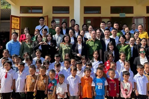 Chương trình trợ giúp pháp lý, tuyên truyền pháp luật và tặng quà tại Trường THCS Lê Quảng Ba, huyện Hà Quảng, tỉnh Cao Bằng