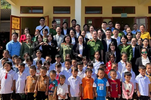 Chương trình trợ giúp pháp lý, tuyên truyền pháp luật và tặng quà tại Trường THCS Lê Quảng Ba, huyện Hà Quảng, tỉnh Cao Bằng