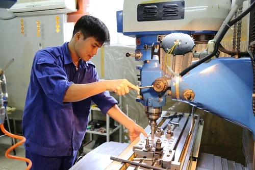 Quy định pháp luật về nghĩa vụ, trách nhiệm của người sử dụng lao động trong việc đảm bảo an toàn máy móc thiết bị