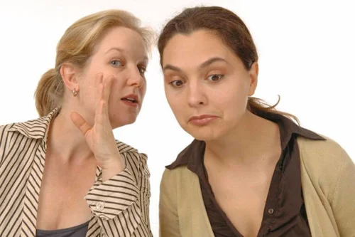 Phân biệt tội làm nhục người khác và tội vu khống
