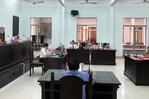 Tình huống về việc vắng mặt của Chủ tịch Ủy ban nhân dân cấp tỉnh trong vụ án hành chính