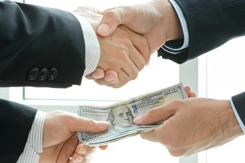 Một số lưu ý về giao dịch chuyển nhượng cổ phiếu